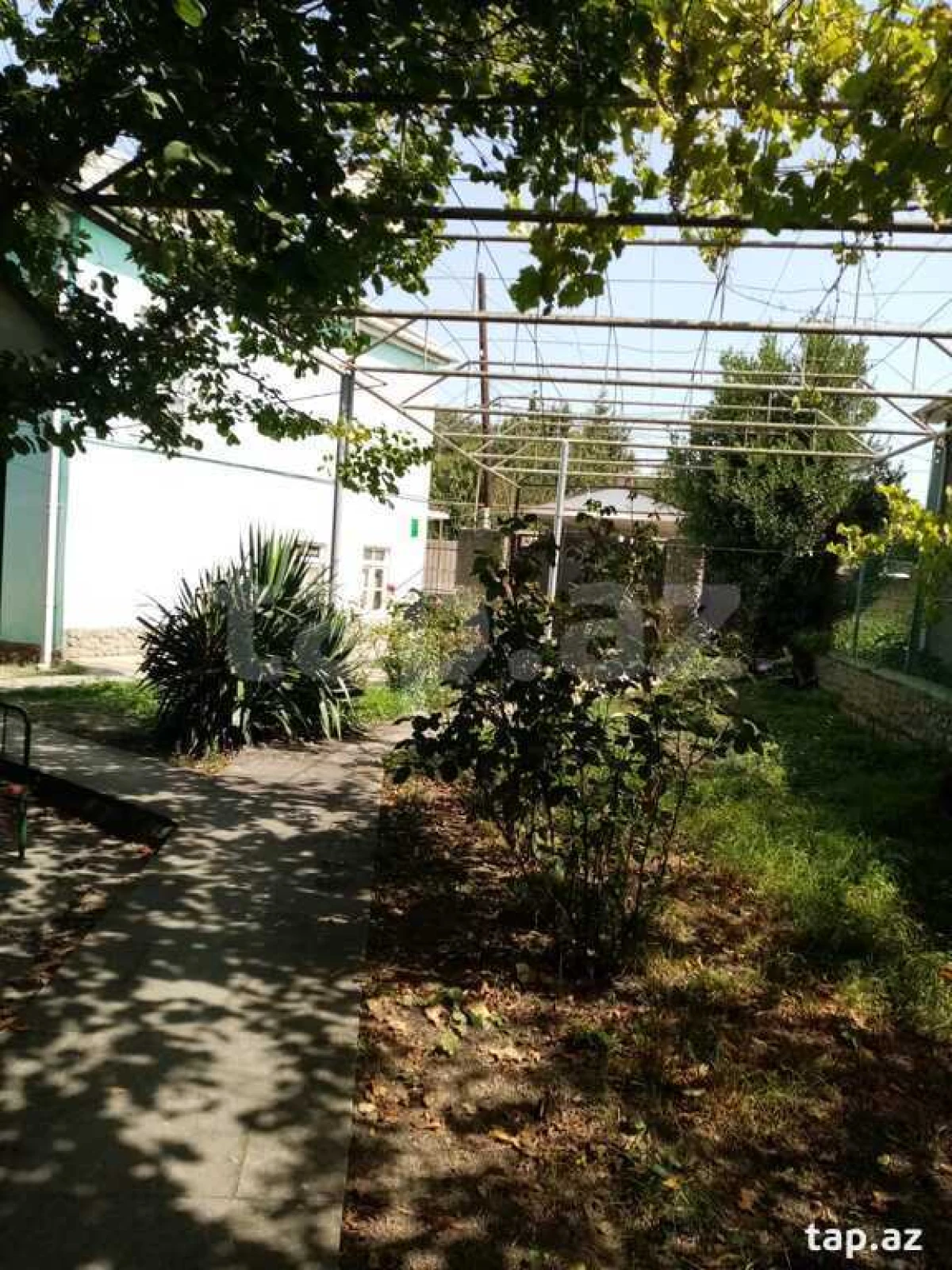 Satılır 5 otaqlı həyət evi