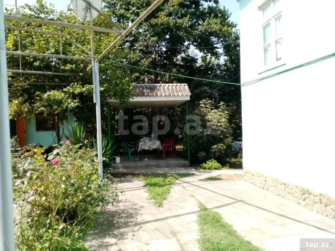 Satılır 5 otaqlı həyət evi