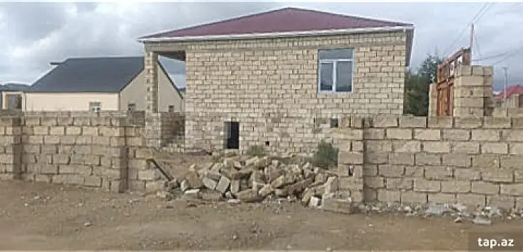 Satılır 4 otaqlı həyət evi