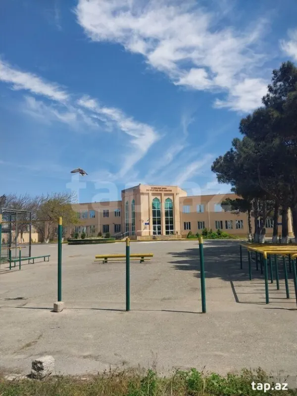 Satılır 4 otaqlı həyət evi