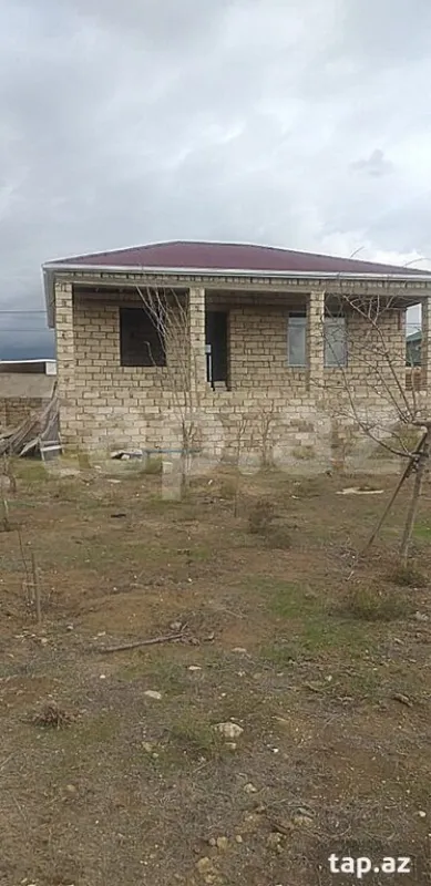 Satılır 4 otaqlı həyət evi