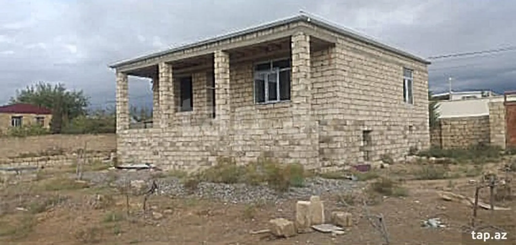 Satılır 4 otaqlı həyət evi