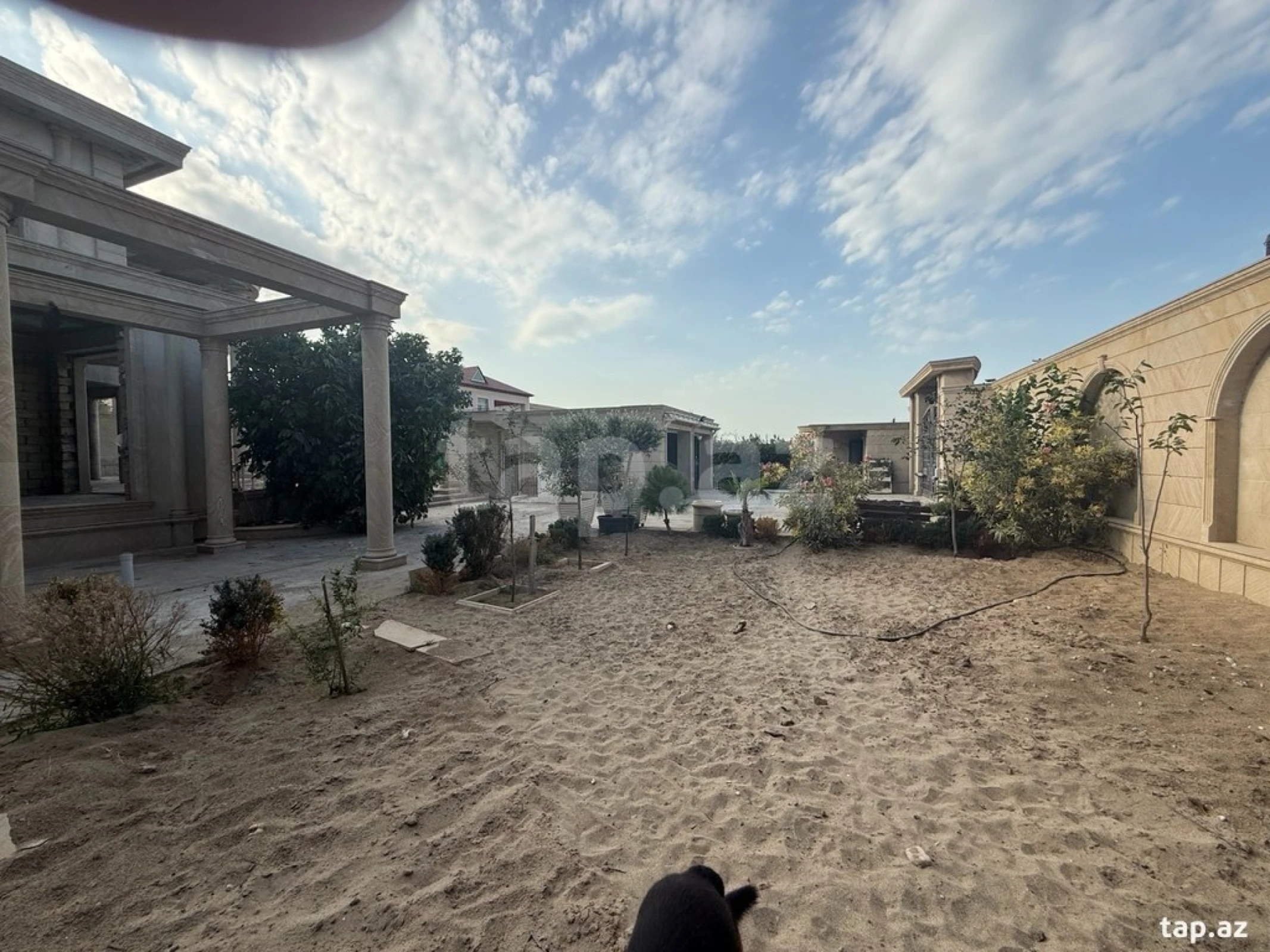 Satılır 6 otaqlı həyət evi