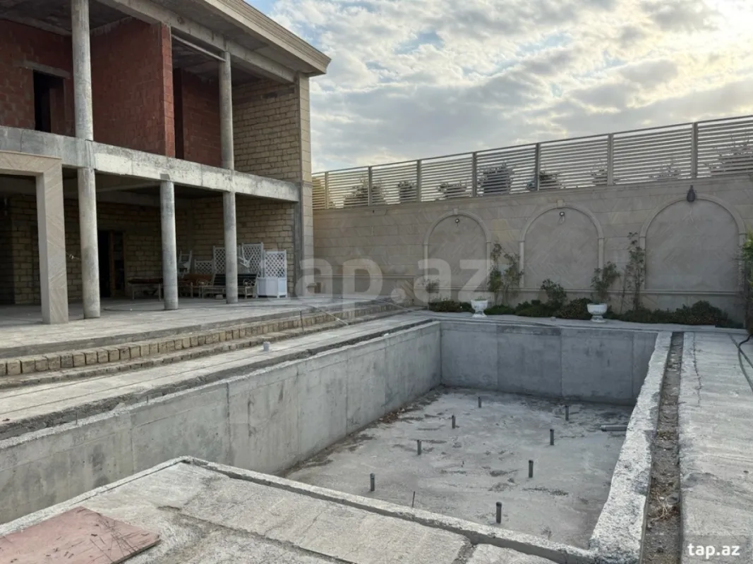 Satılır 6 otaqlı həyət evi