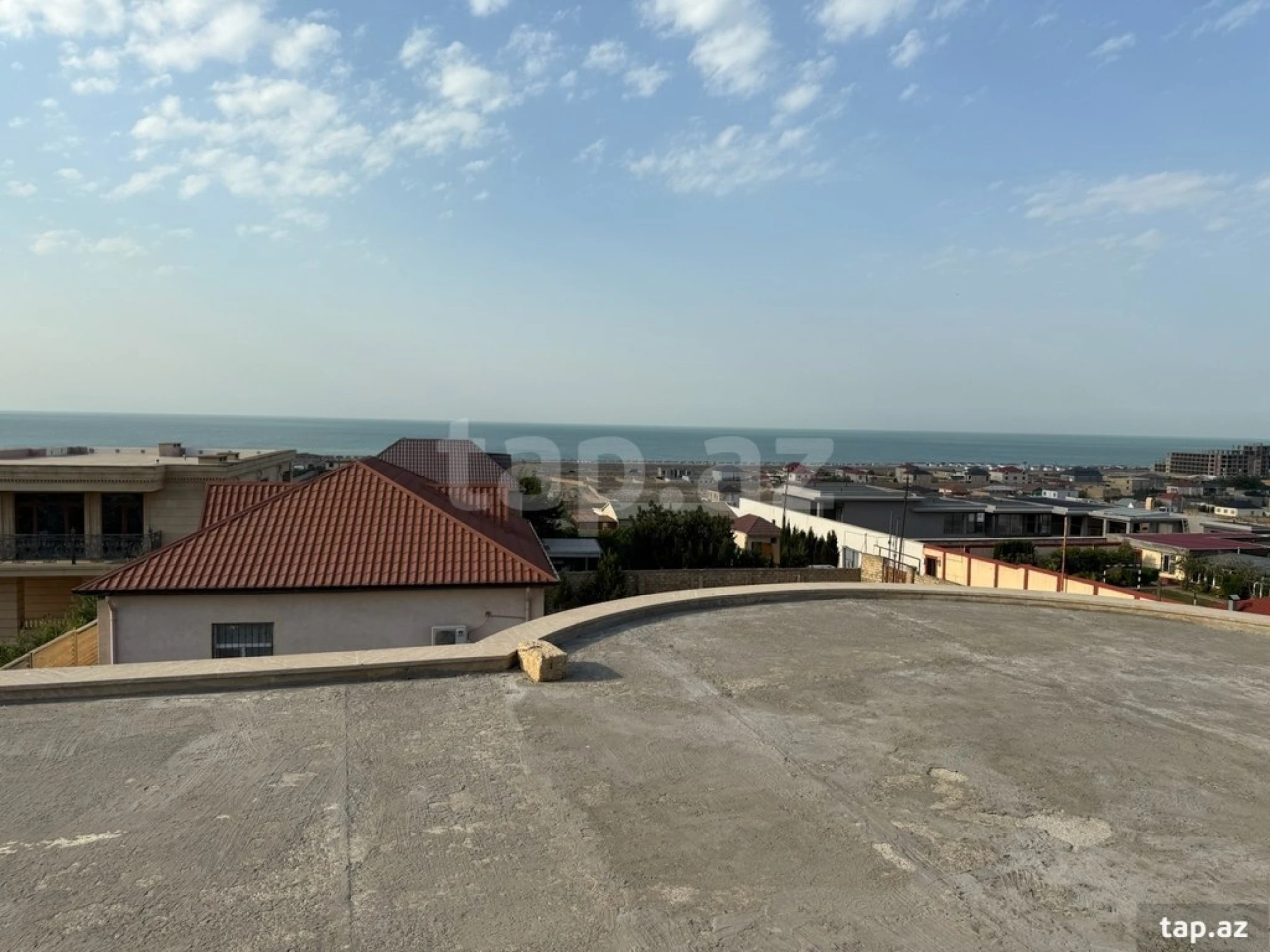 Satılır 6 otaqlı həyət evi