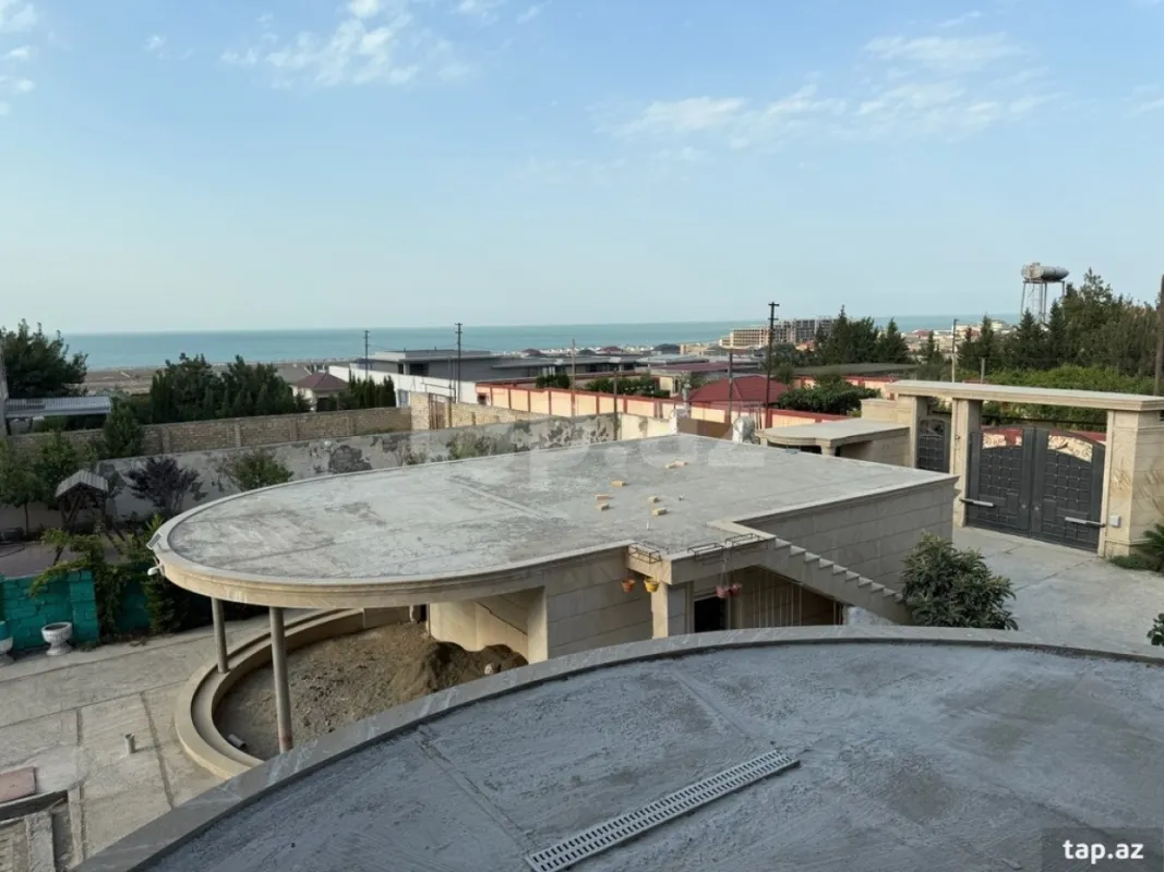 Satılır 6 otaqlı həyət evi