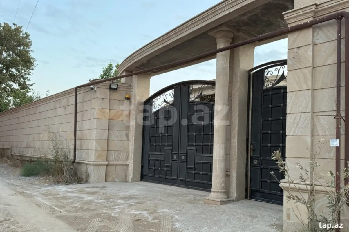 Satılır 6 otaqlı həyət evi