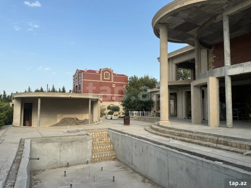 Satılır 6 otaqlı həyət evi