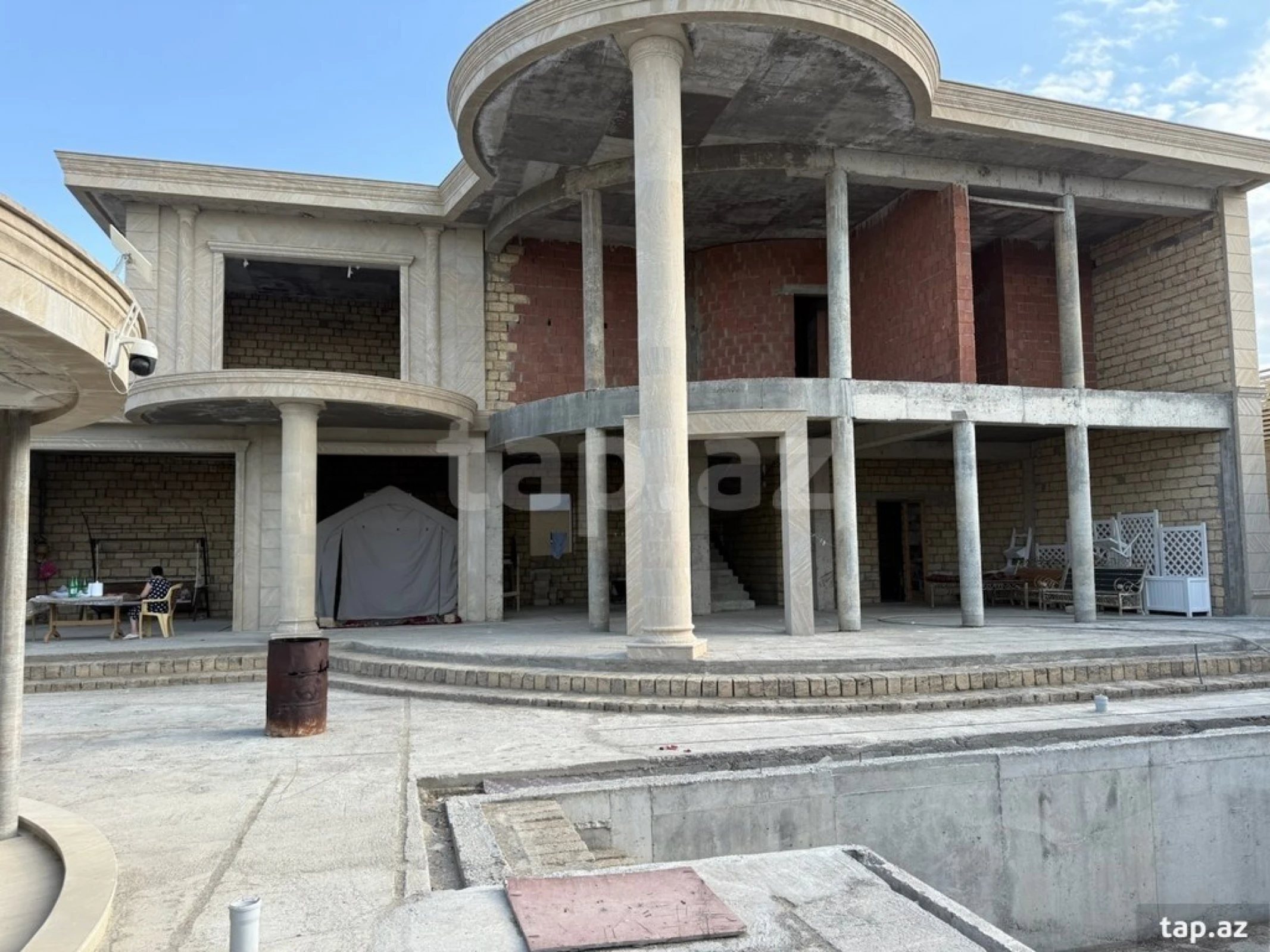 Satılır 6 otaqlı həyət evi