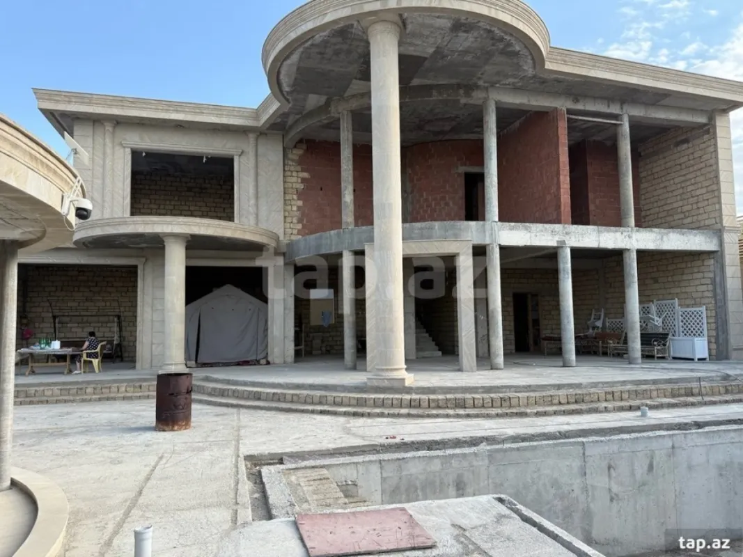 Satılır 6 otaqlı həyət evi