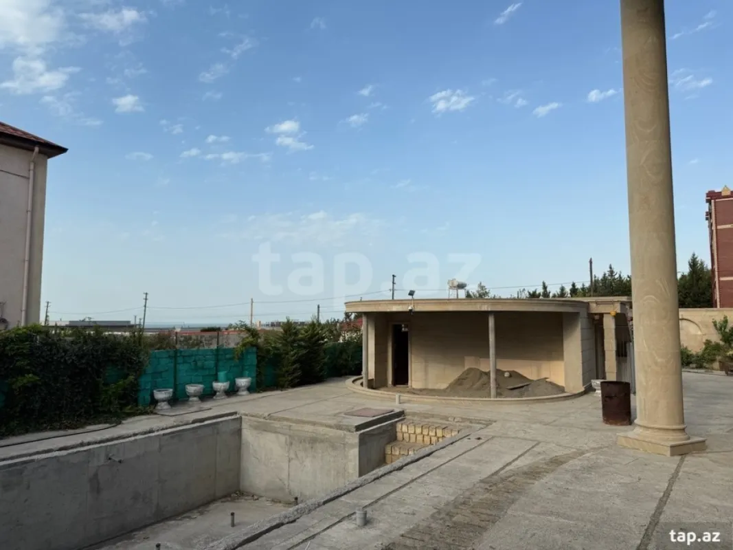 Satılır 6 otaqlı həyət evi