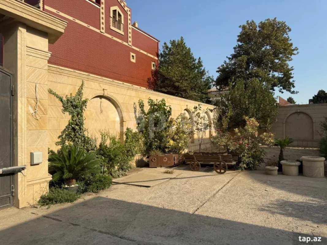 Satılır 6 otaqlı həyət evi