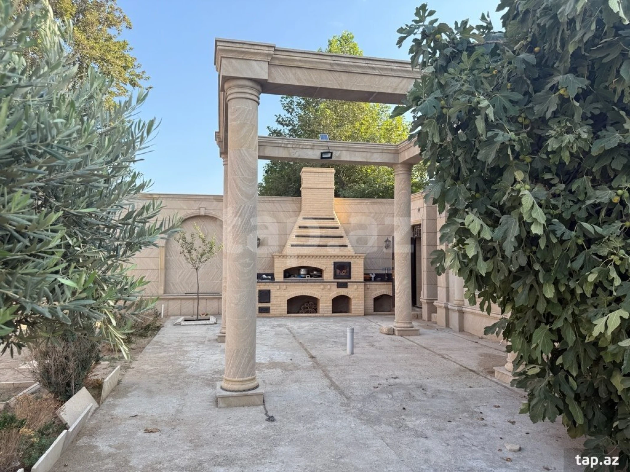 Satılır 6 otaqlı həyət evi