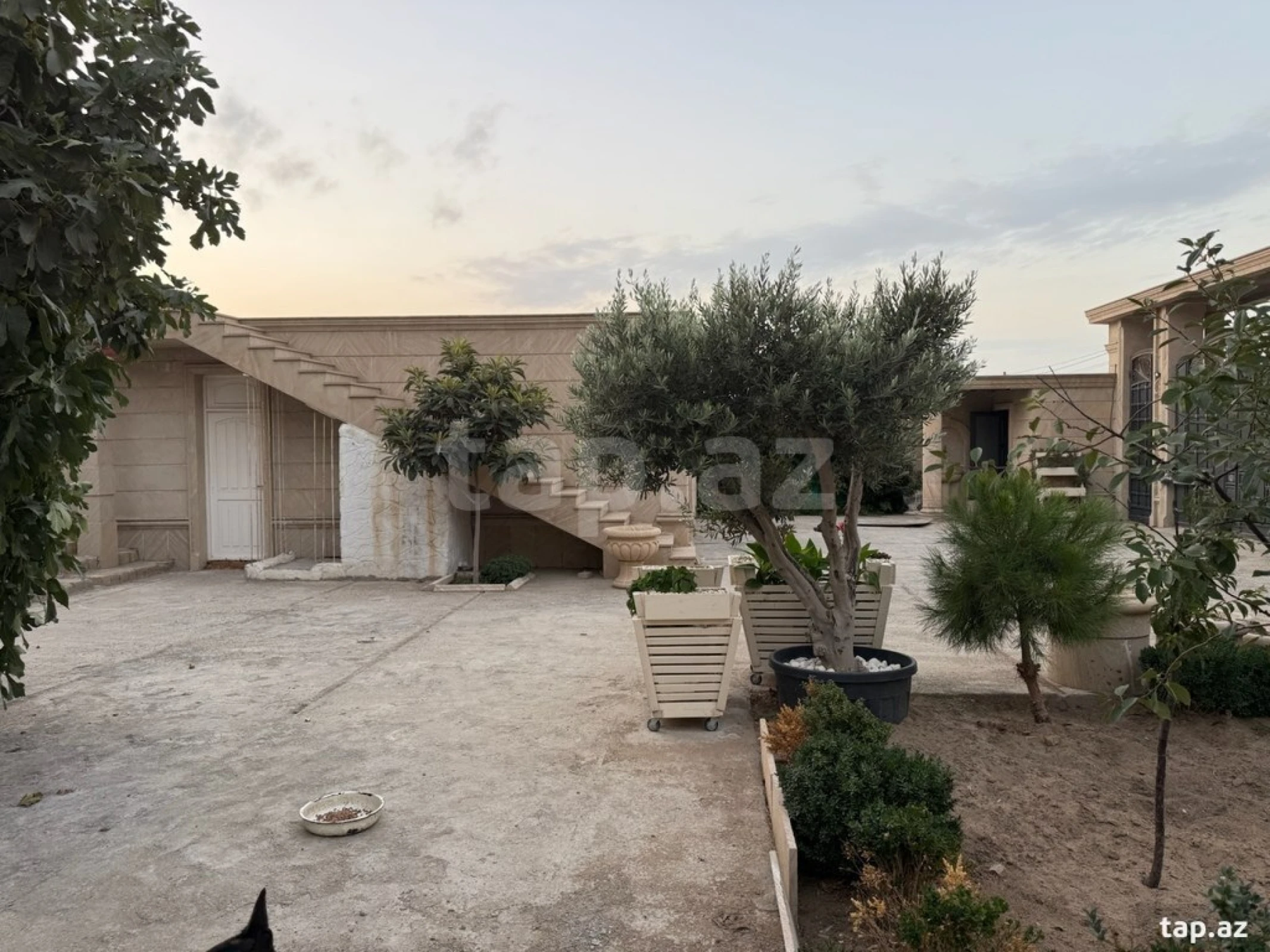 Satılır 6 otaqlı həyət evi