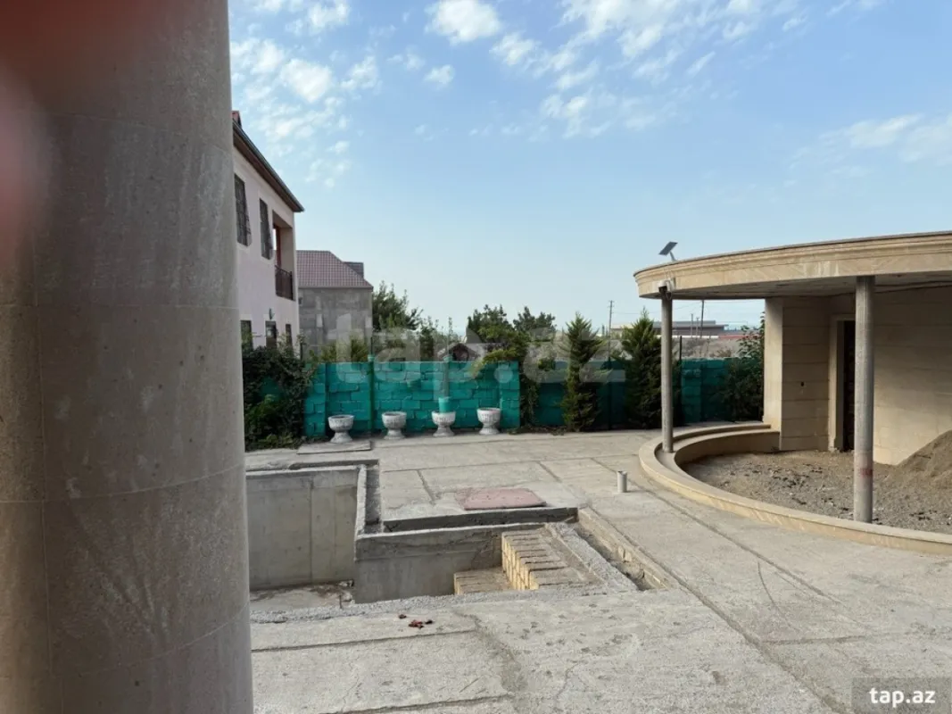 Satılır 6 otaqlı həyət evi