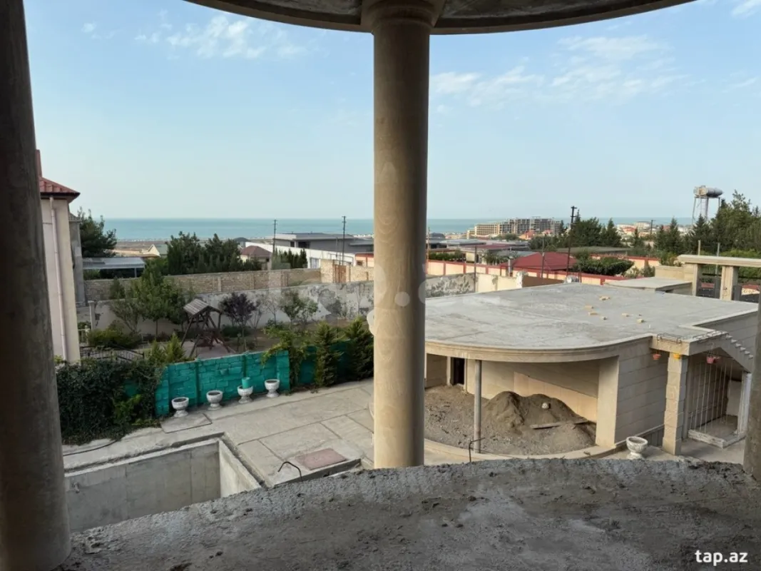 Satılır 6 otaqlı həyət evi