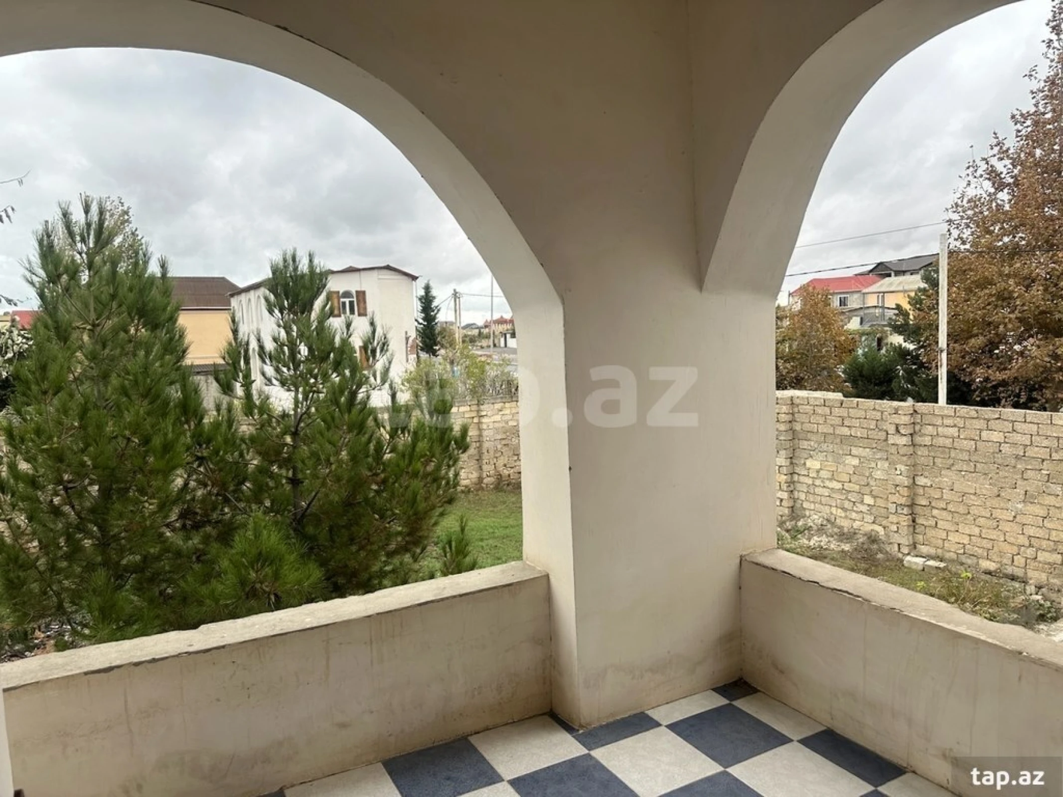 Kirayə verilir 5 otaqlı həyət evi