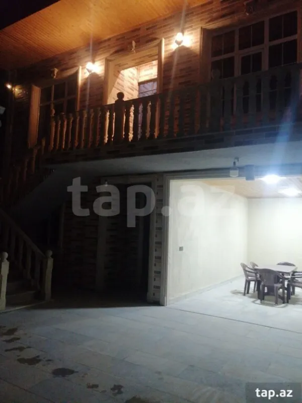 Satılır 7 otaqlı həyət evi 240 m²