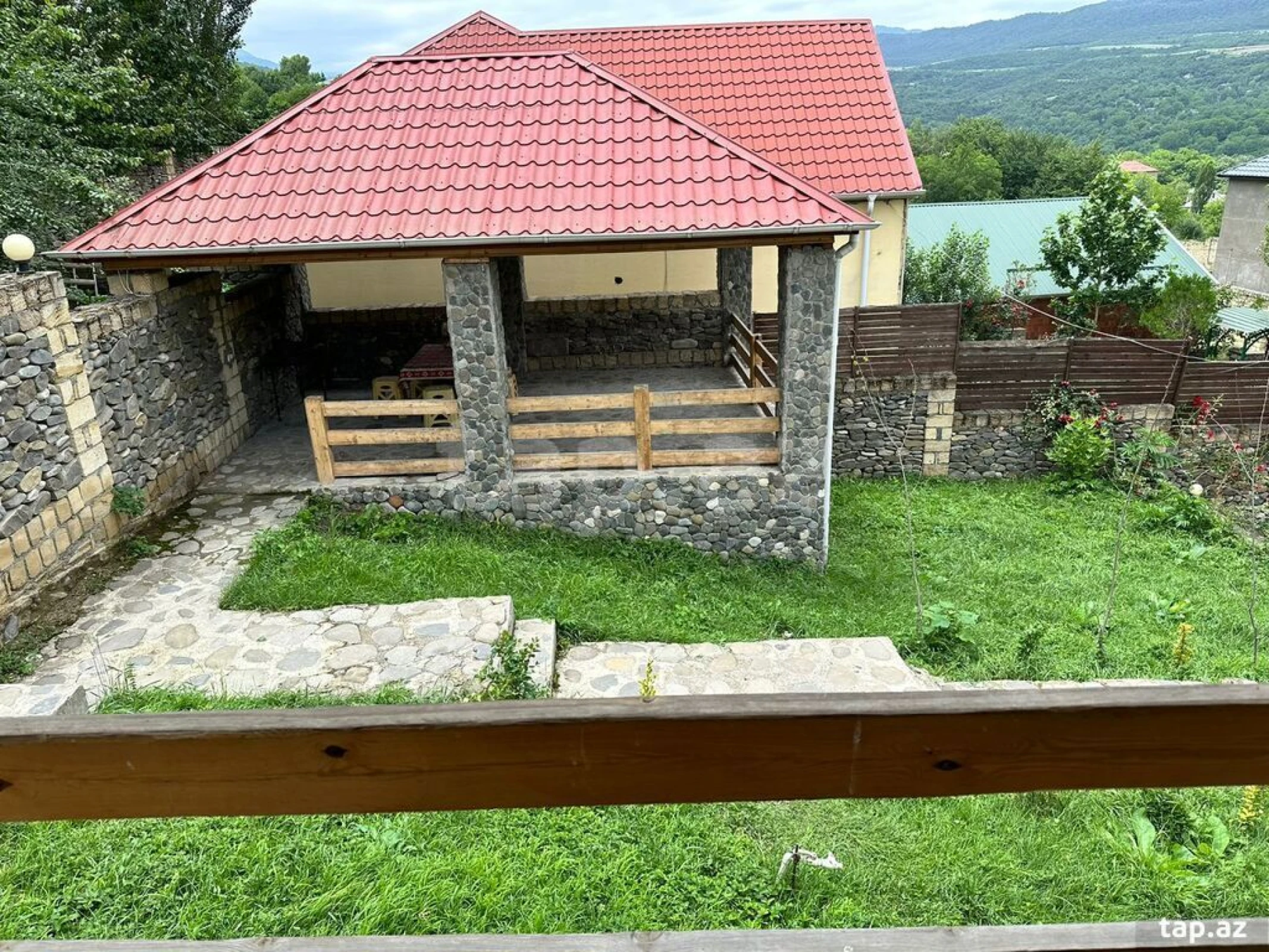 Kirayə verilir 4 otaqlı həyət evi