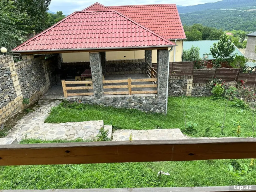 Kirayə verilir 4 otaqlı həyət evi