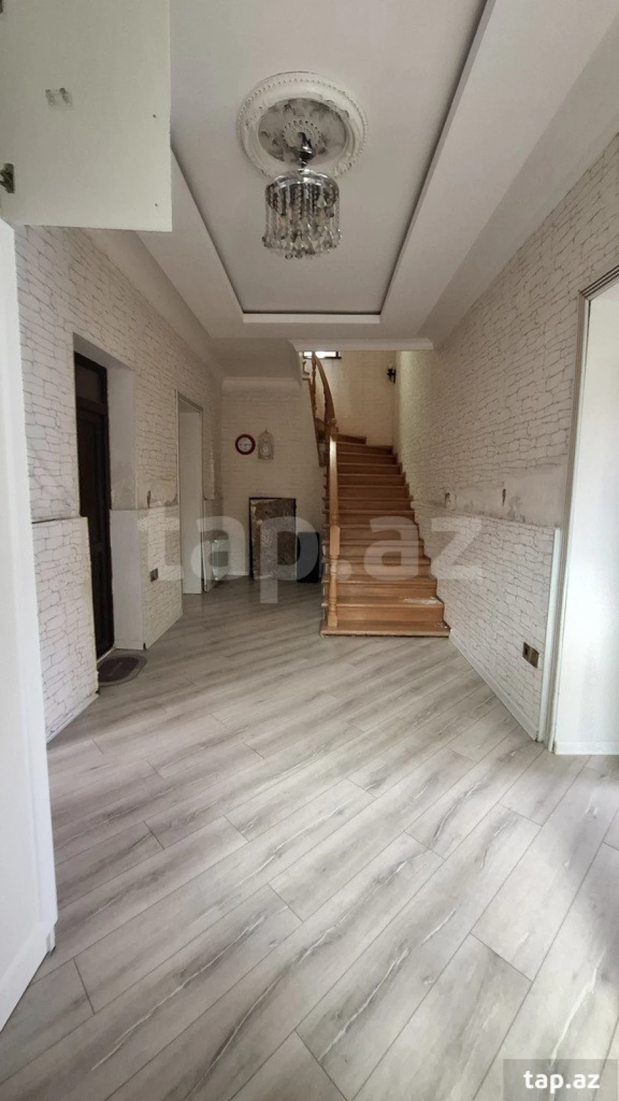 Satılır 6 otaqlı həyət evi