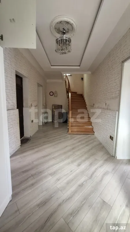 Satılır 6 otaqlı həyət evi