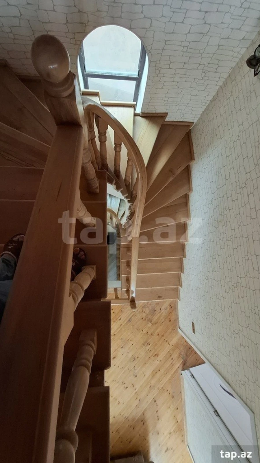 Satılır 6 otaqlı həyət evi