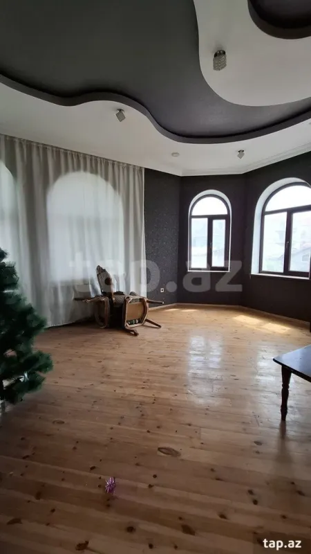 Satılır 6 otaqlı həyət evi