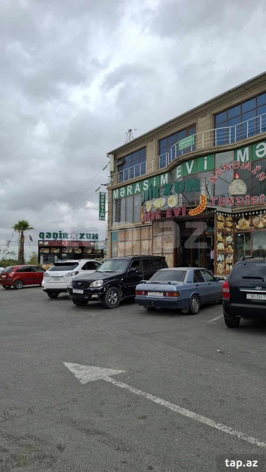 Satılır 6 otaqlı həyət evi