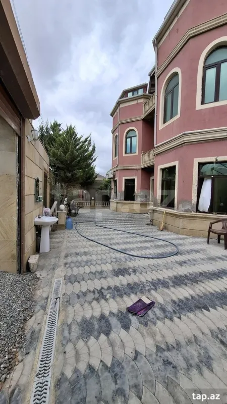 Satılır 6 otaqlı həyət evi