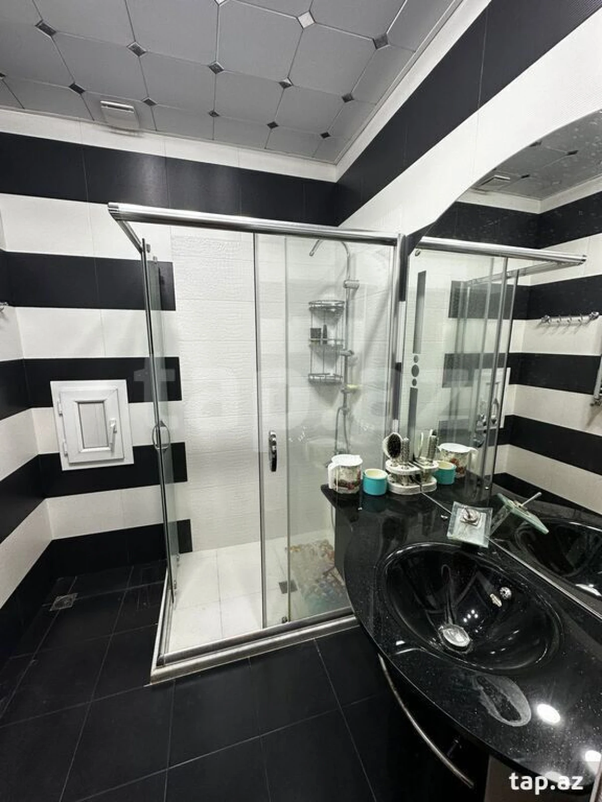 Satılır 3 otaqlı yeni tikili 128 m²