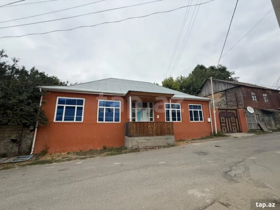 Satılır 5 otaqlı həyət evi