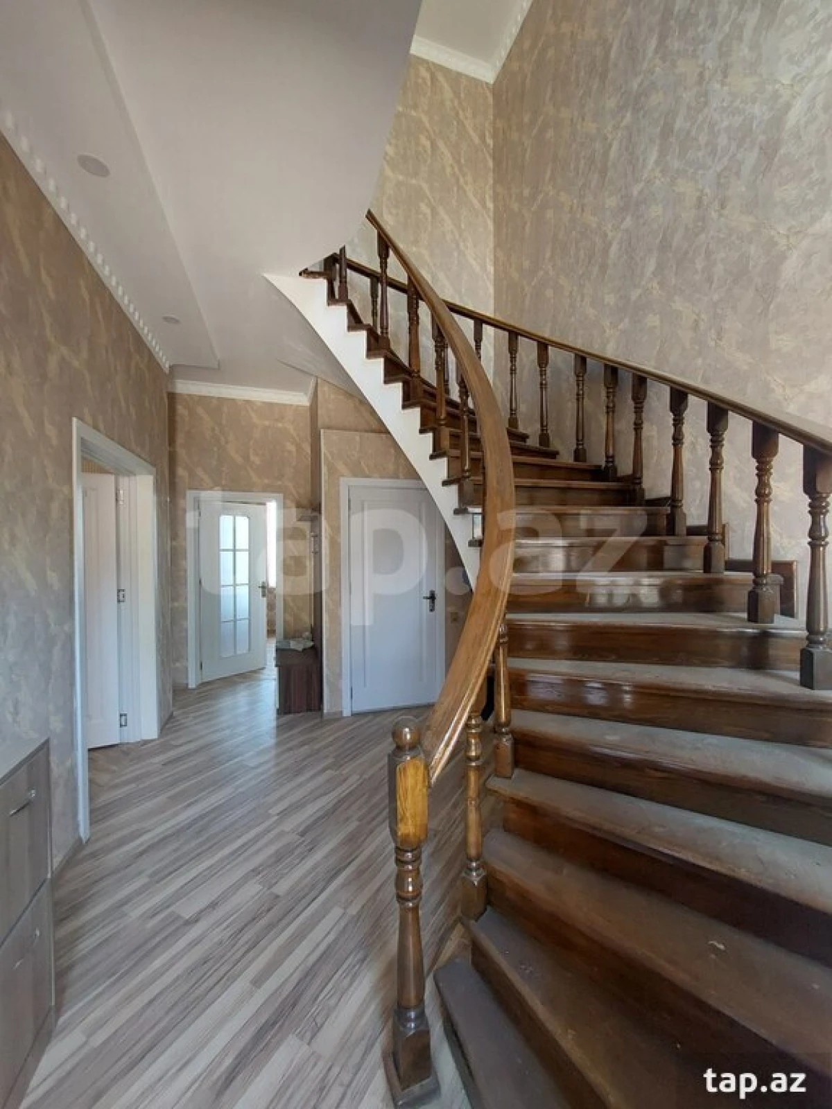 Satılır 5 otaqlı həyət evi