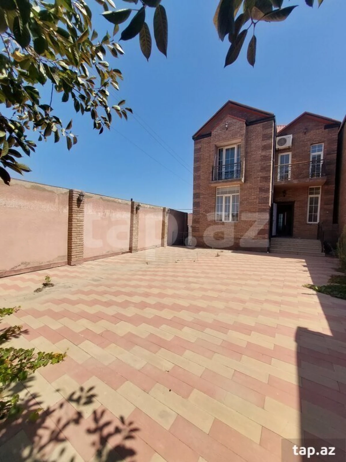 Satılır 5 otaqlı həyət evi