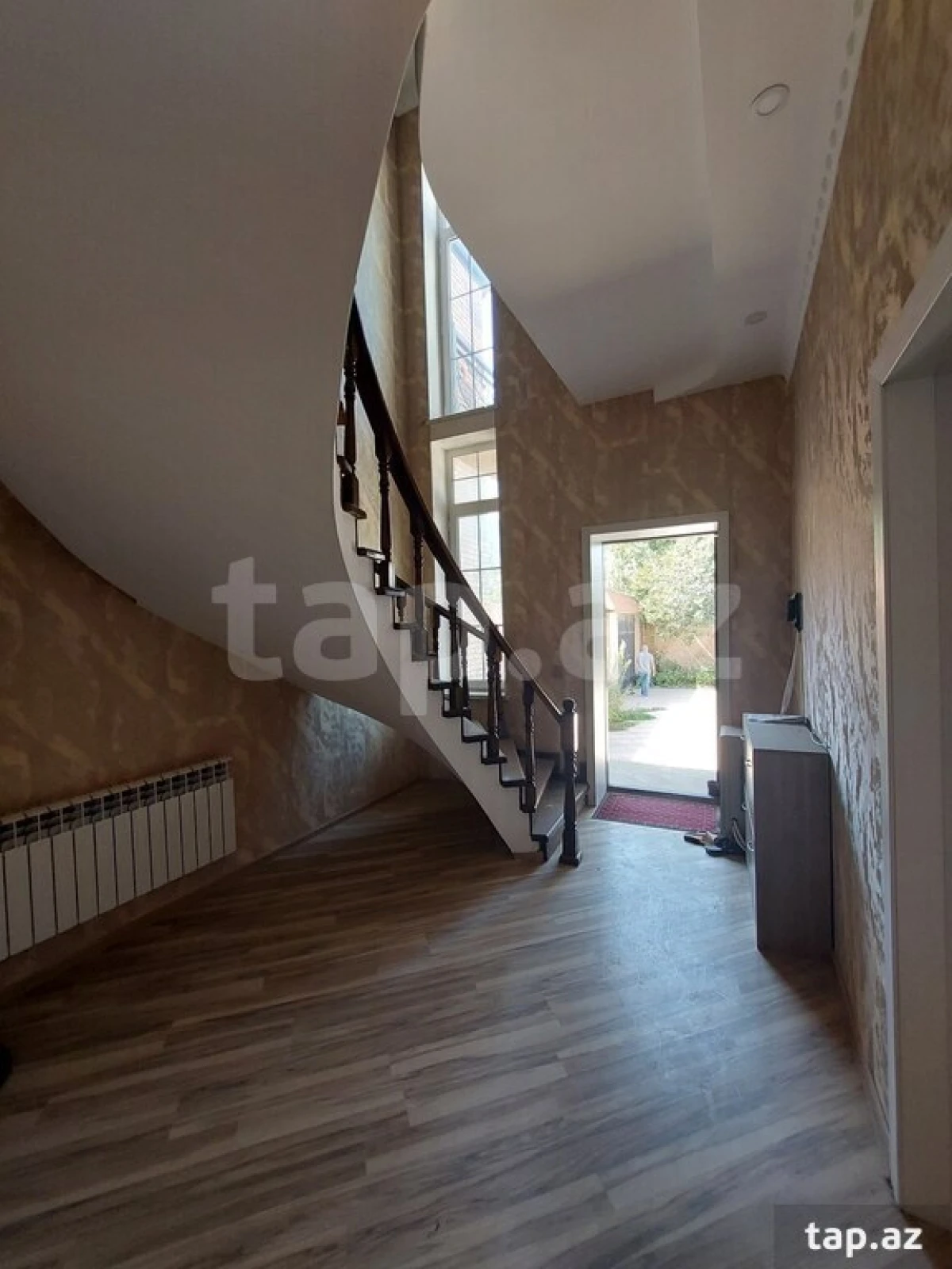 Satılır 5 otaqlı həyət evi