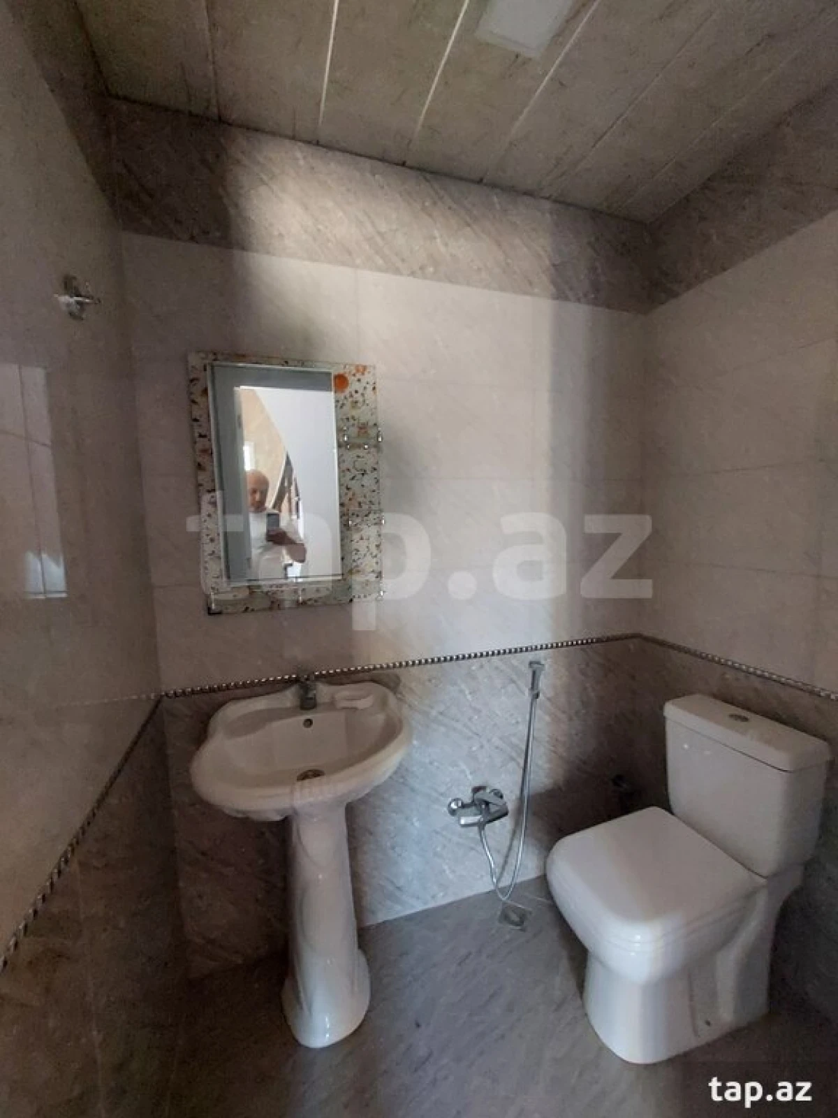 Satılır 5 otaqlı həyət evi