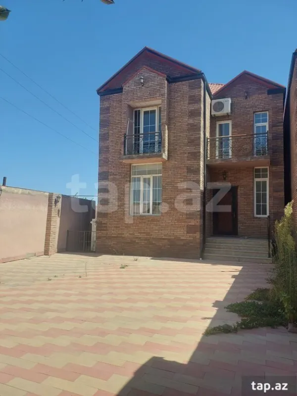 Satılır 5 otaqlı həyət evi