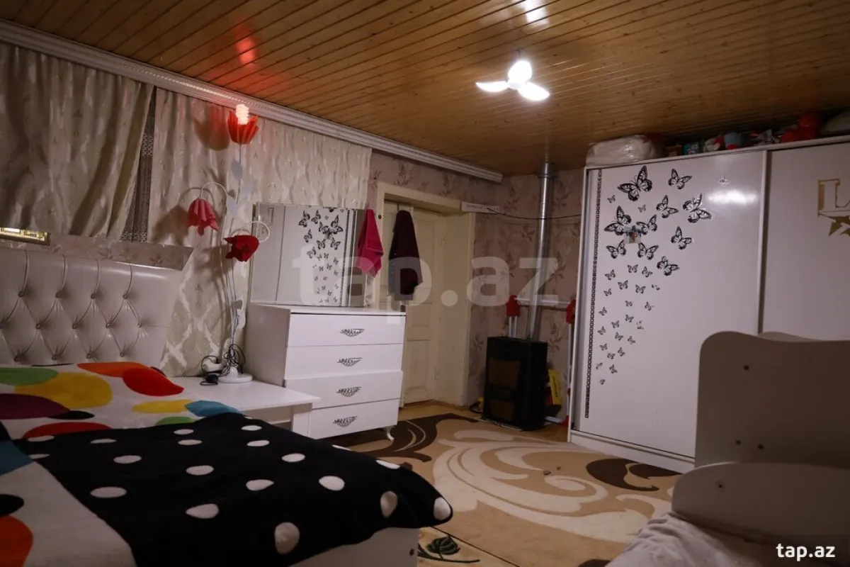 Satılır 4 otaqlı həyət evi