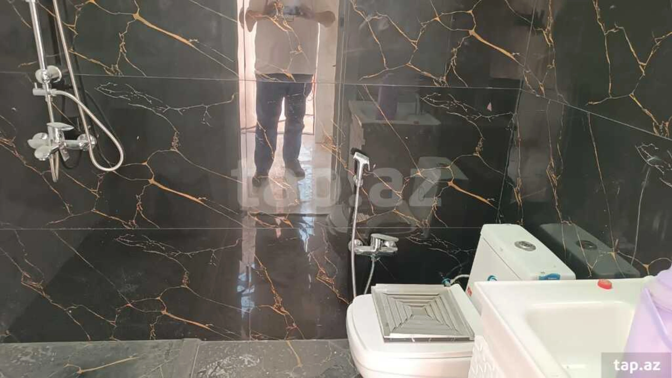 Satılır 5 otaqlı həyət evi