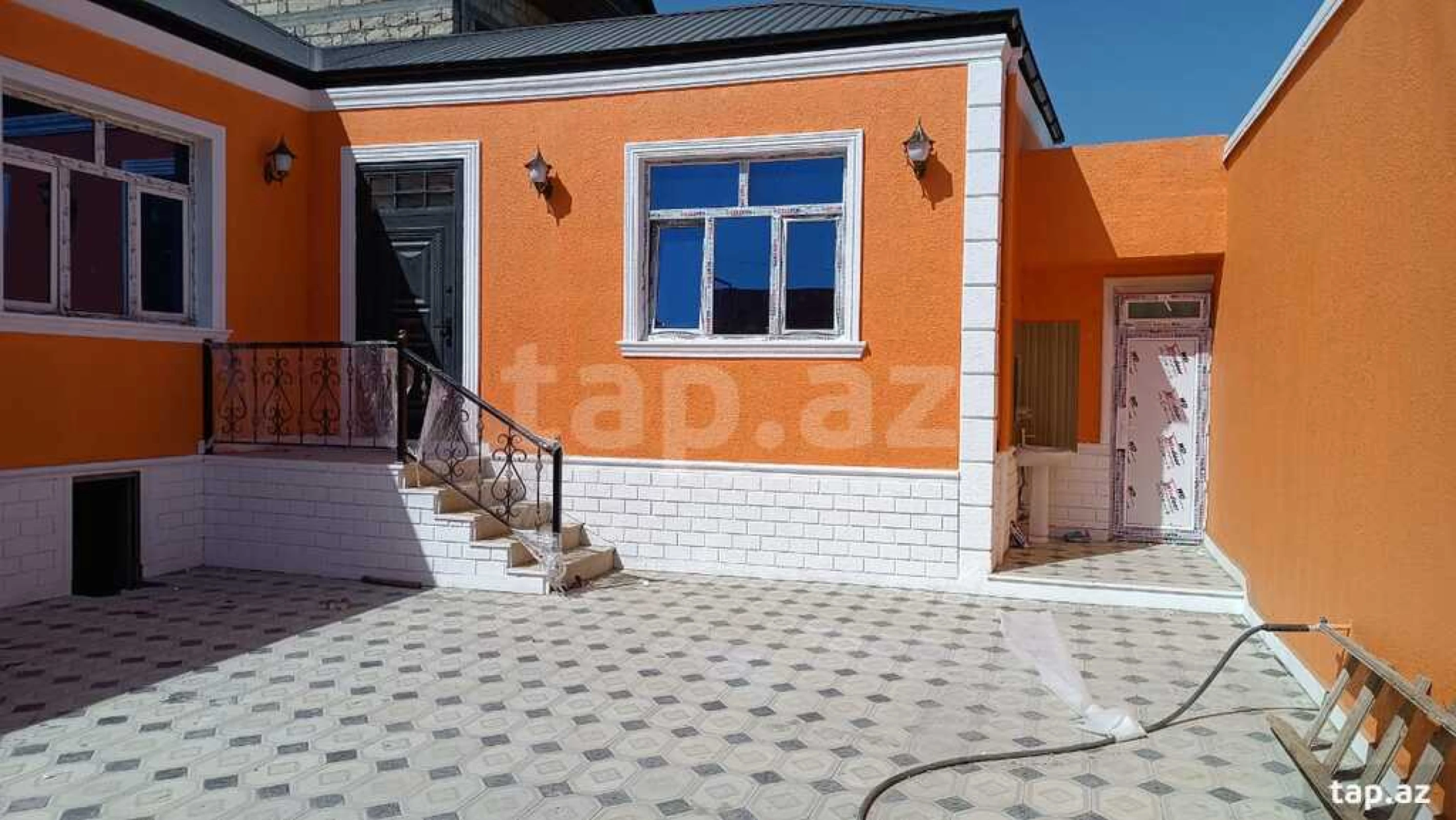 Satılır 5 otaqlı həyət evi