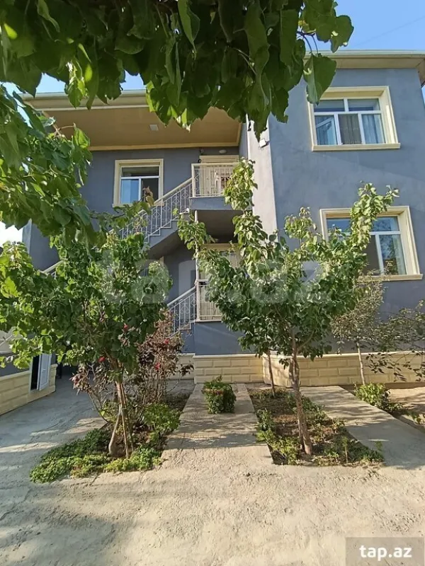 Satılır 6 otaqlı həyət evi