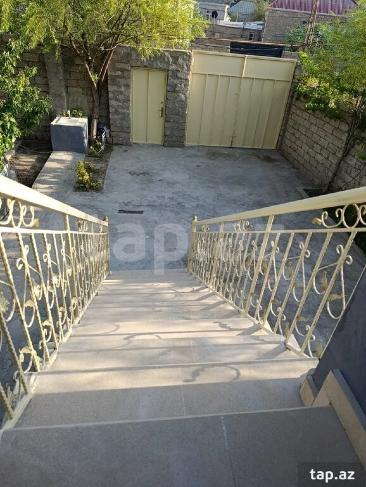 Satılır 6 otaqlı həyət evi