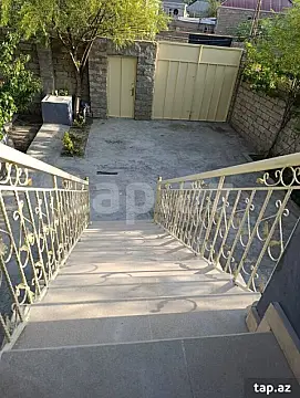 Satılır 6 otaqlı həyət evi