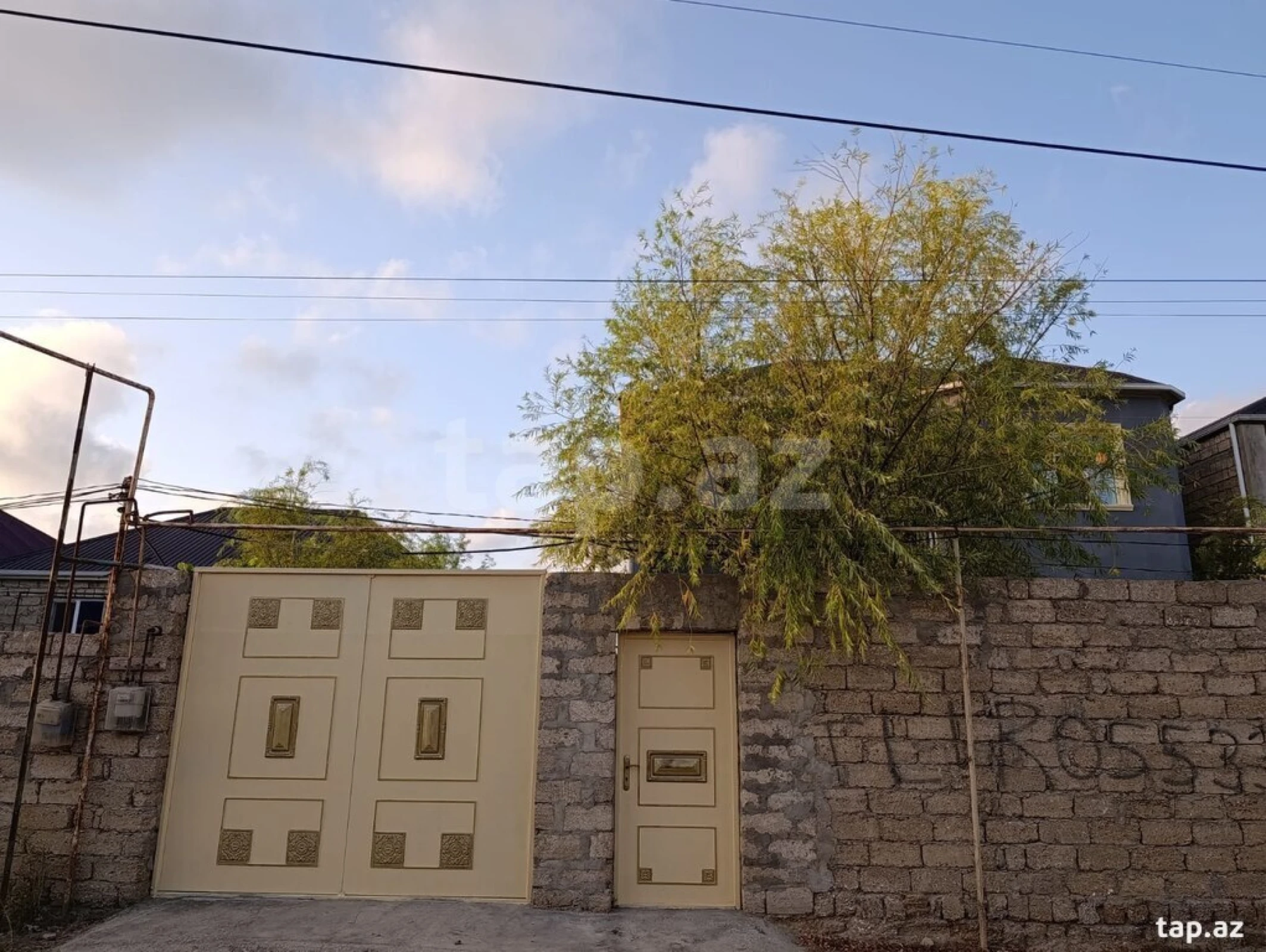 Satılır 6 otaqlı həyət evi