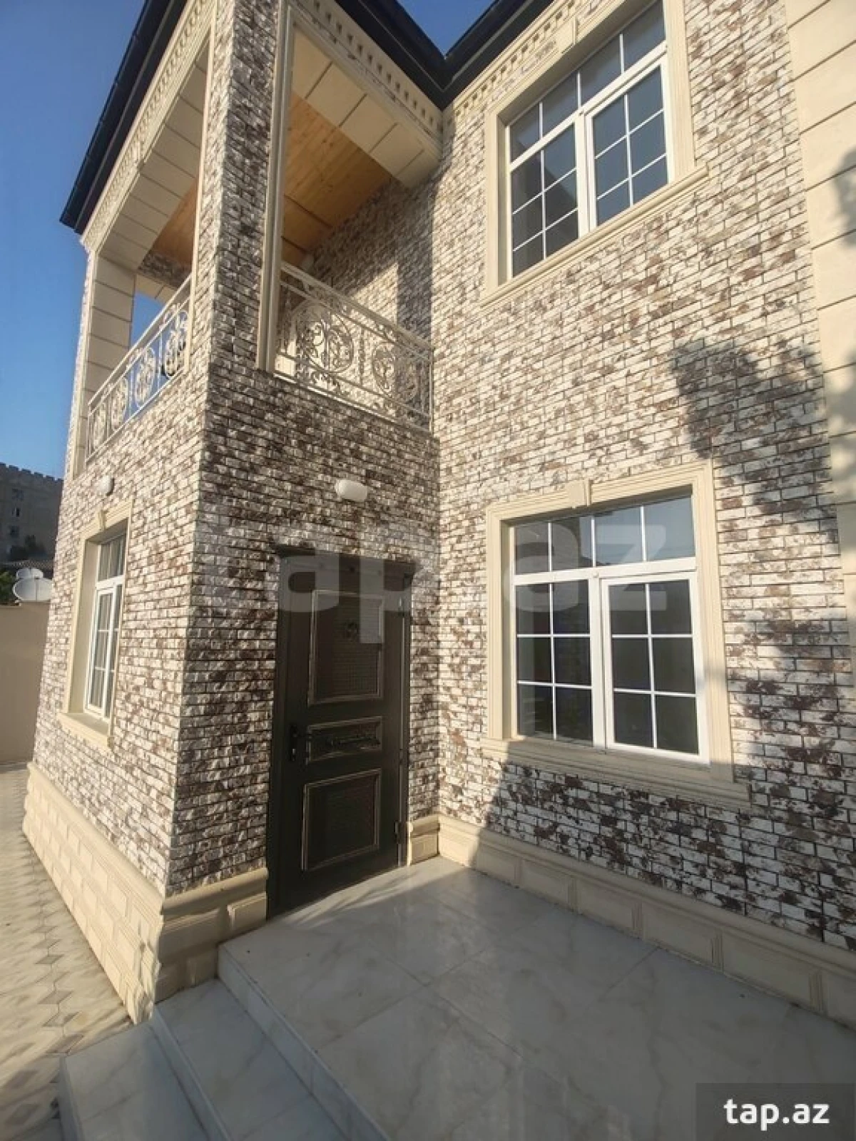 Satılır 6 otaqlı həyət evi