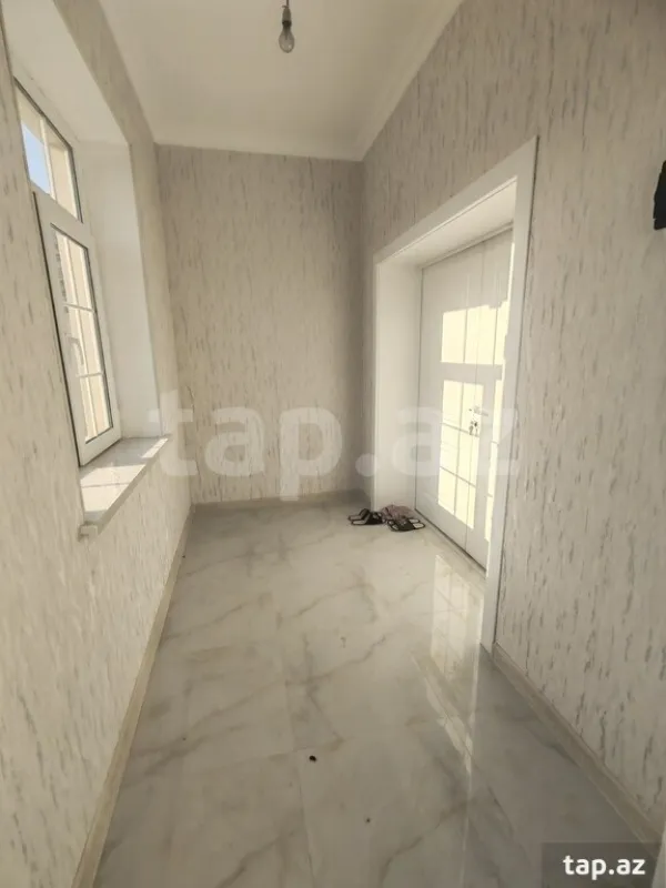 Satılır 6 otaqlı həyət evi