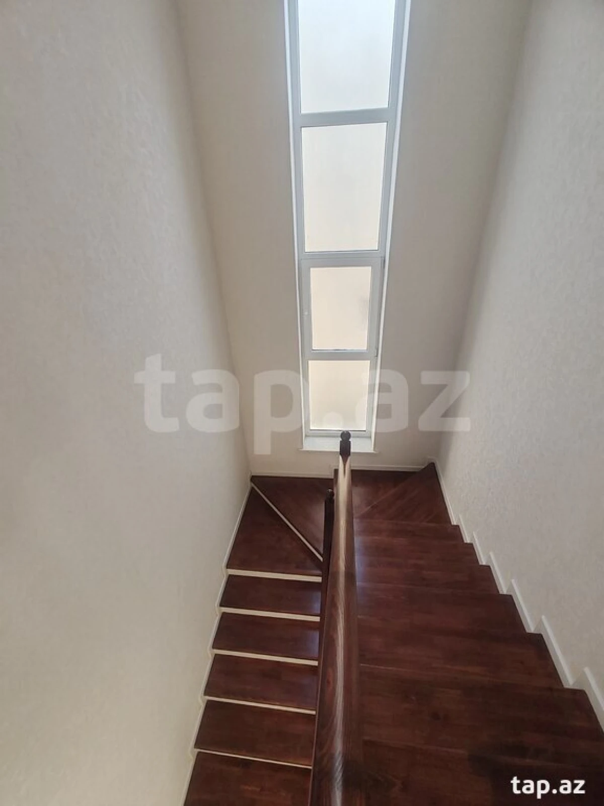 Satılır 6 otaqlı həyət evi