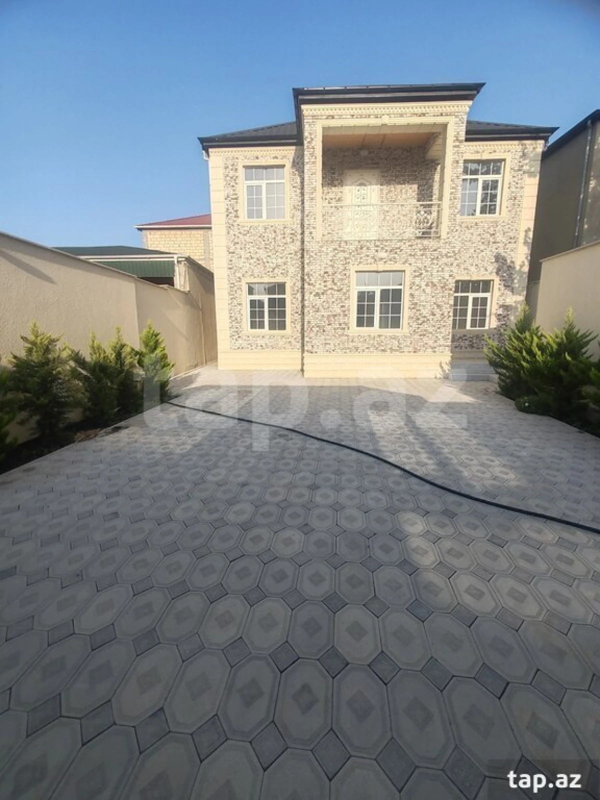 Satılır 6 otaqlı həyət evi