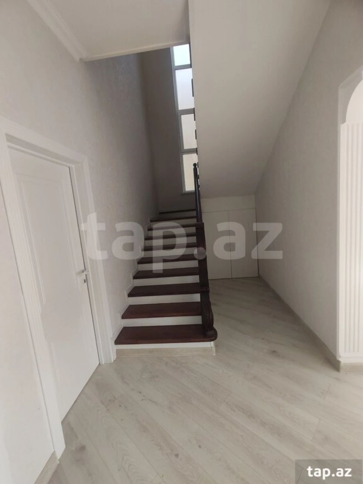 Satılır 6 otaqlı həyət evi