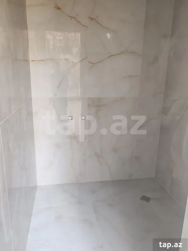 Satılır 6 otaqlı həyət evi